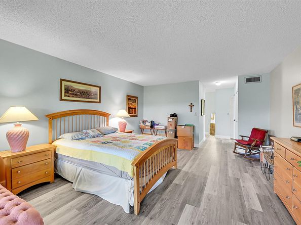 37 Lakeside Cir 194, Sunrise FL 33326