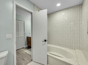 37 Lakeside Cir 194, Sunrise FL 33326