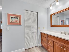 37 Lakeside Cir 194, Sunrise FL 33326