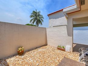 37 Lakeside Cir 194, Sunrise FL 33326