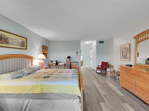 37 Lakeside Cir 194, Sunrise FL 33326