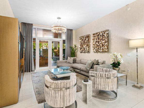 200 SE Mizner Boulevard 104, Boca Raton FL 33432