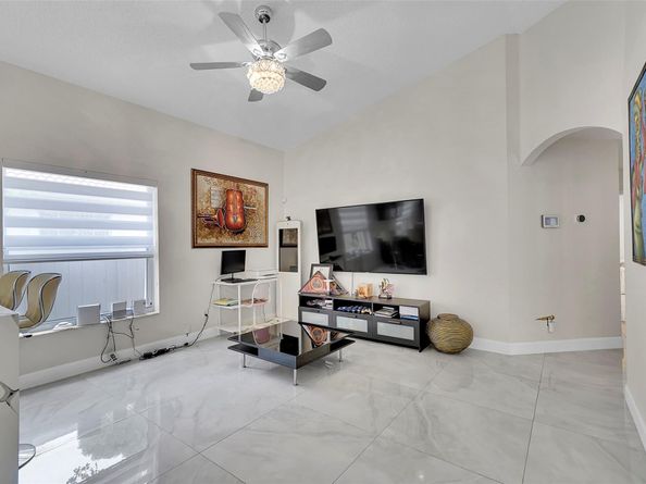 11034 NW 46th Dr, Coral Springs FL 33076