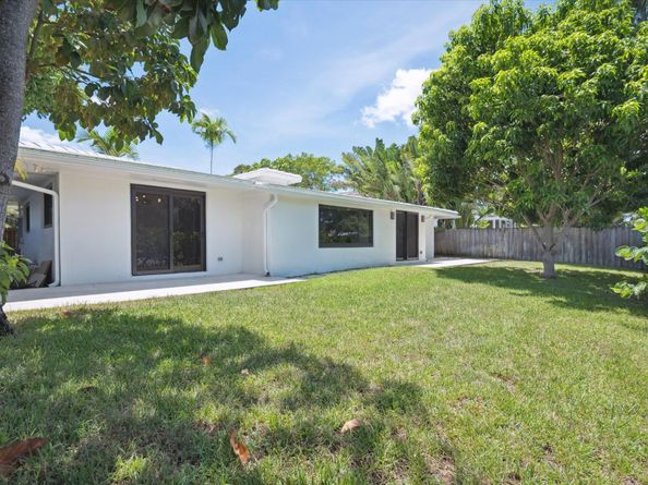 1789 NE 35th St, Oakland Park FL 33334
