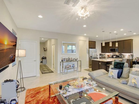 1105 Banyan Dr, Hollywood FL 33021