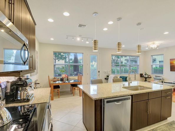 1105 Banyan Dr, Hollywood FL 33021