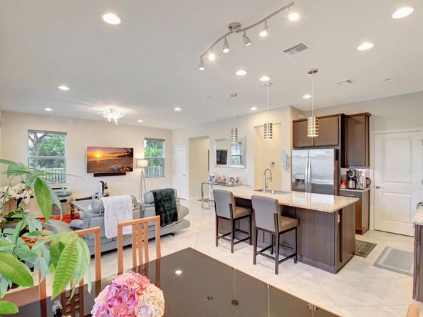 1105 Banyan Dr, Hollywood FL 33021