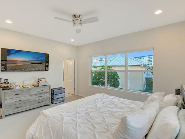 1105 Banyan Dr, Hollywood FL 33021