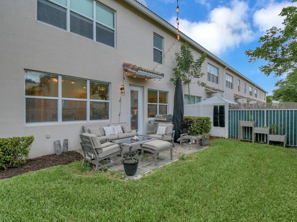 1105 Banyan Dr, Hollywood FL 33021