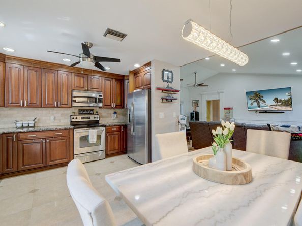 1666 NW 106 Ter Terrace, Coral Springs FL 33071