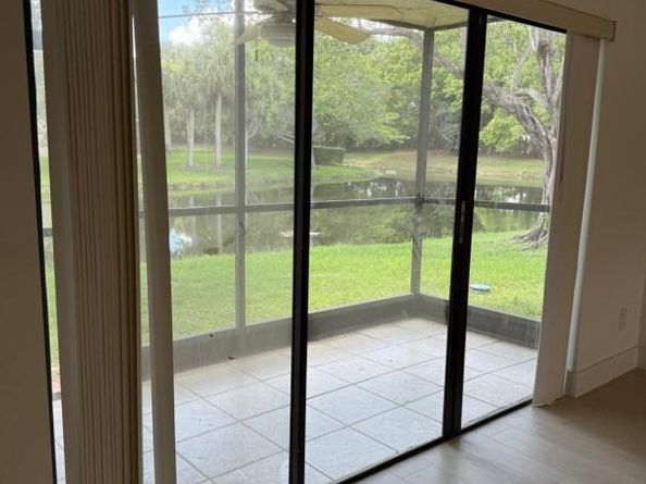 235 Lakeview Dr 104, Weston FL 33326