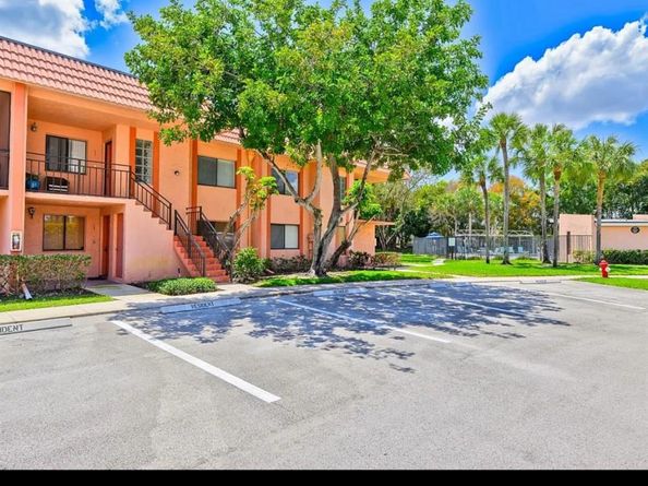 235 Lakeview Dr 104, Weston FL 33326