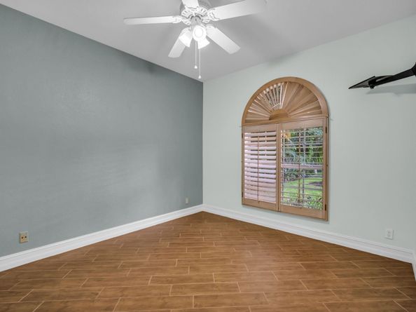 5523 NW 57th Ter, Coral Springs FL 33067