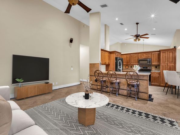 5523 NW 57th Ter, Coral Springs FL 33067