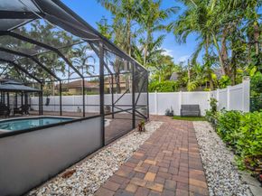 5523 NW 57th Ter, Coral Springs FL 33067