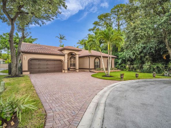 5523 NW 57th Ter, Coral Springs FL 33067