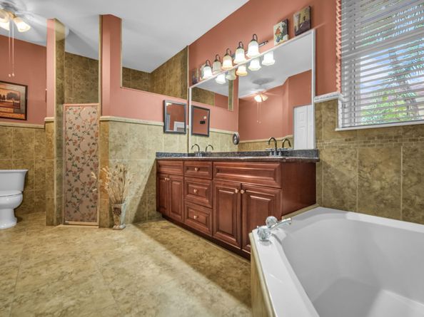 5523 NW 57th Ter, Coral Springs FL 33067