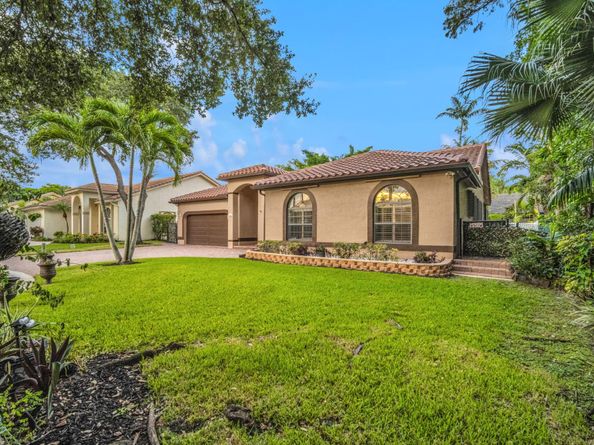 5523 NW 57th Ter, Coral Springs FL 33067