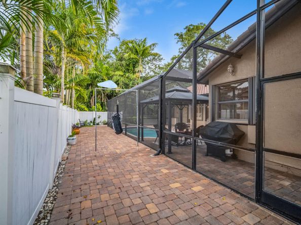 5523 NW 57th Ter, Coral Springs FL 33067