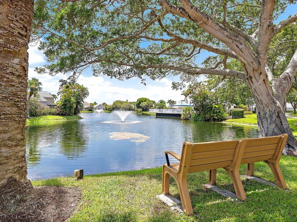 41 Windsor Lane, Palm Beach Gardens FL 33418