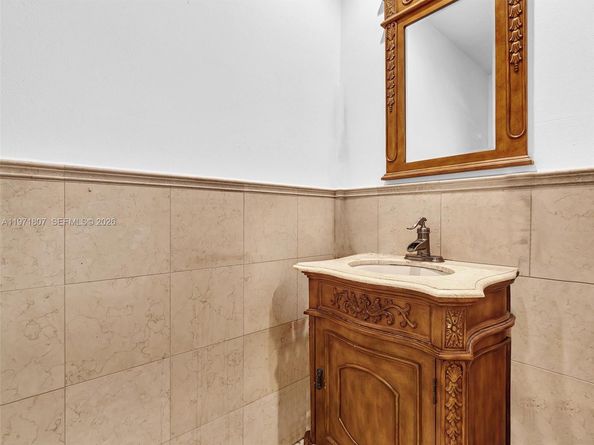 21 SE 3rd Avenue, Hallandale Beach FL 33009
