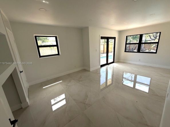 4021 NE 17th Terrace, Oakland Park FL 33334