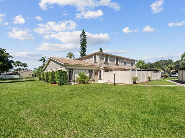 4451 Willow Pond Road B, West Palm Beach FL 33417