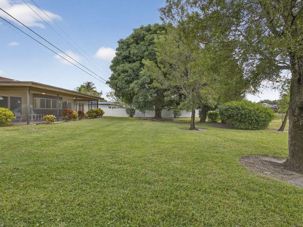 19 E Arch Drive, Lake Worth FL 33467