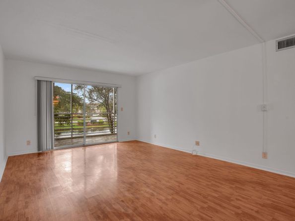 2006 Granada Dr N2, Coconut Creek FL 33066