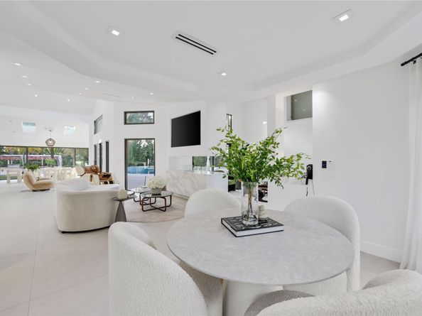 5251 NW 80th Ter, Parkland FL 33067