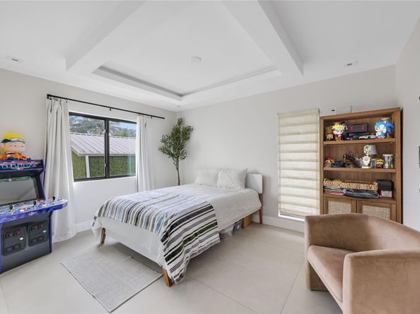 5251 NW 80th Ter, Parkland FL 33067