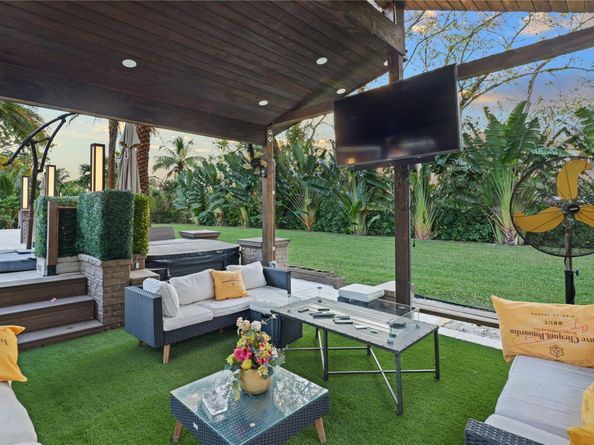 5251 NW 80th Ter, Parkland FL 33067