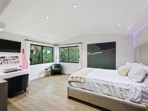 5251 NW 80th Ter, Parkland FL 33067