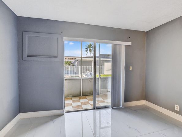 4770 NW 10th Court 104, Plantation FL 33313