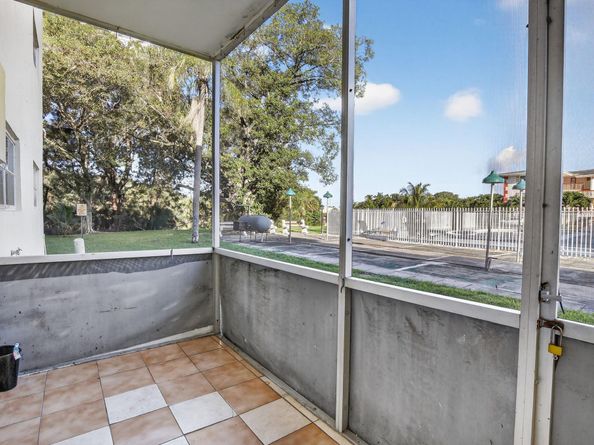 4770 NW 10th Court 104, Plantation FL 33313