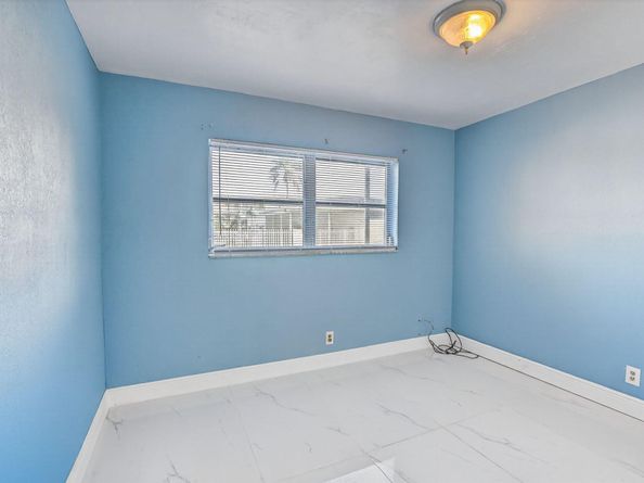 4770 NW 10th Court 104, Plantation FL 33313