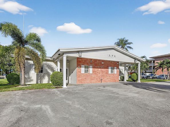 4770 NW 10th Court 104, Plantation FL 33313