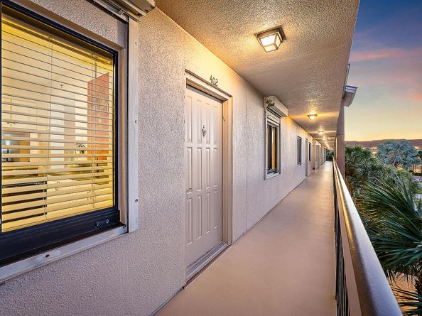 1601 Marina Isle Way 402, Jupiter FL 33477