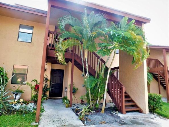 902 Lakeview Circle, Royal Palm Beach FL 33411