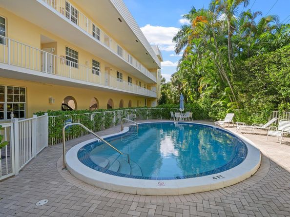 127 Peruvian Avenue 302, Palm Beach FL 33480