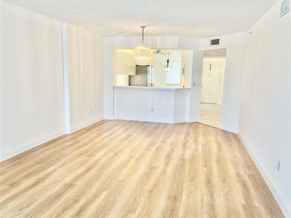 9587 Weldon Cir 204, Tamarac FL 33321