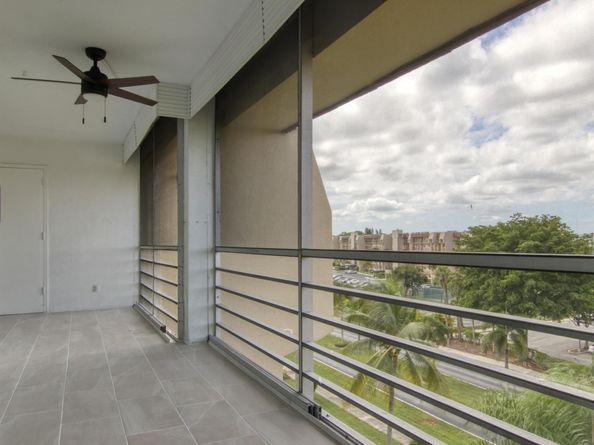 3590 Via Poinciana 614, Lake Worth FL 33467