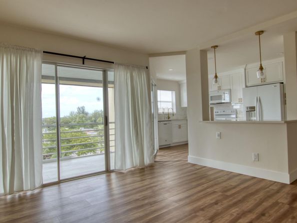 3590 Via Poinciana 614, Lake Worth FL 33467