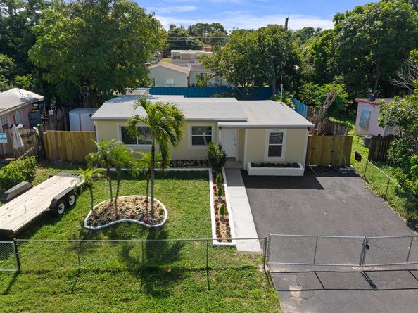 200 Plum Tree Drive, Lake Worth FL 33462