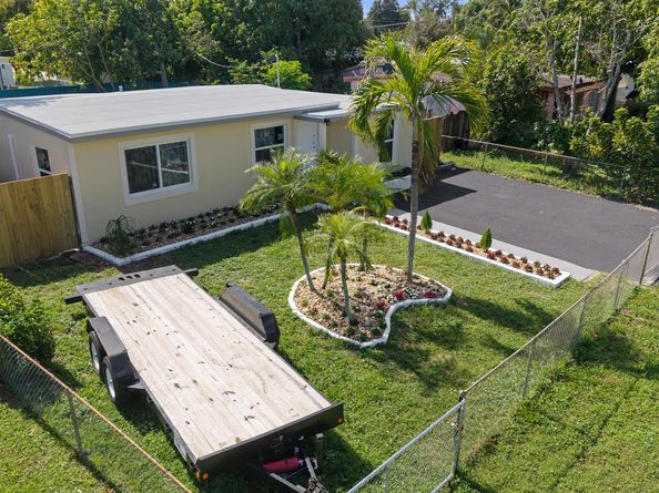 200 Plum Tree Drive, Lake Worth FL 33462