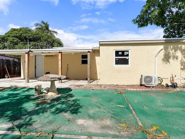 200 Plum Tree Drive, Lake Worth FL 33462