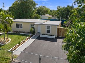 200 Plum Tree Drive, Lake Worth FL 33462