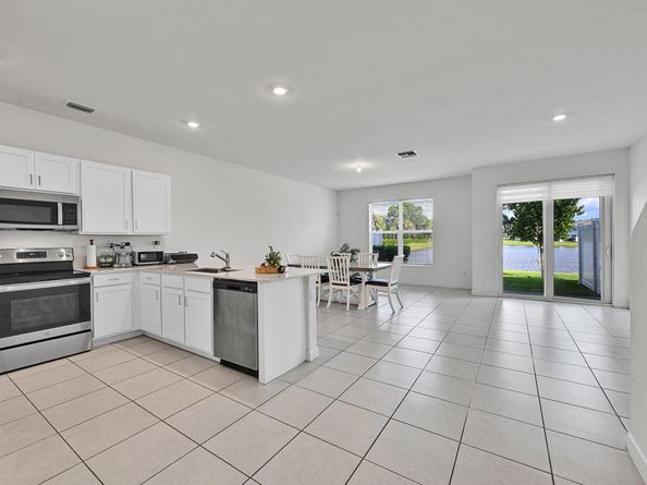 6933 Harbours Edge Avenue, Lake Worth FL 33467