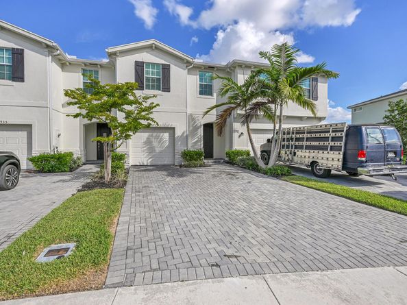 6933 Harbours Edge Avenue, Lake Worth FL 33467