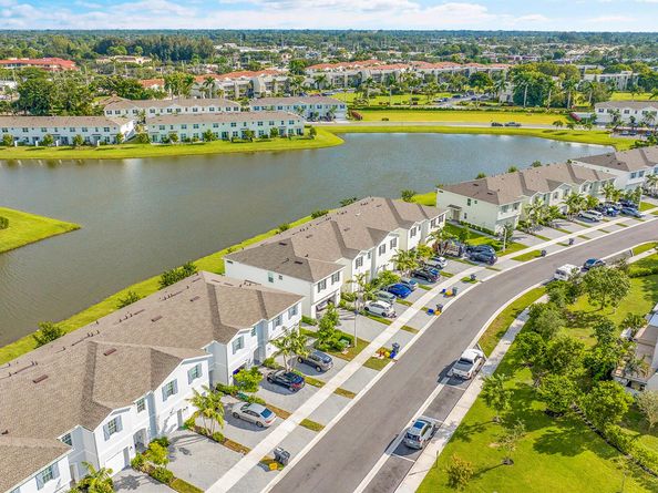 6933 Harbours Edge Avenue, Lake Worth FL 33467